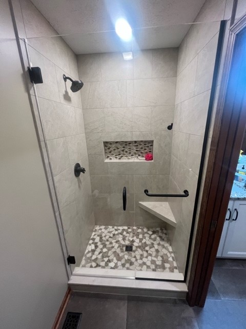 Shower Door And Side Panel Clear Matte Black Channel Towel Bar On Sidelite