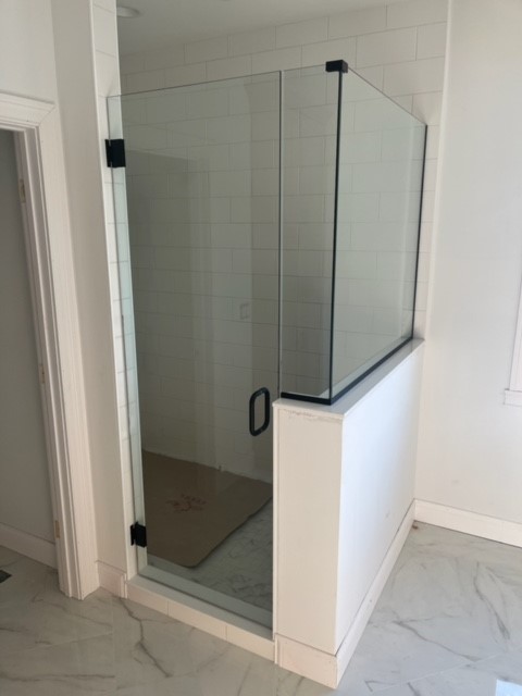 Shower With Door Small Side Panel And Return Clear Glass Matte Black U Channel